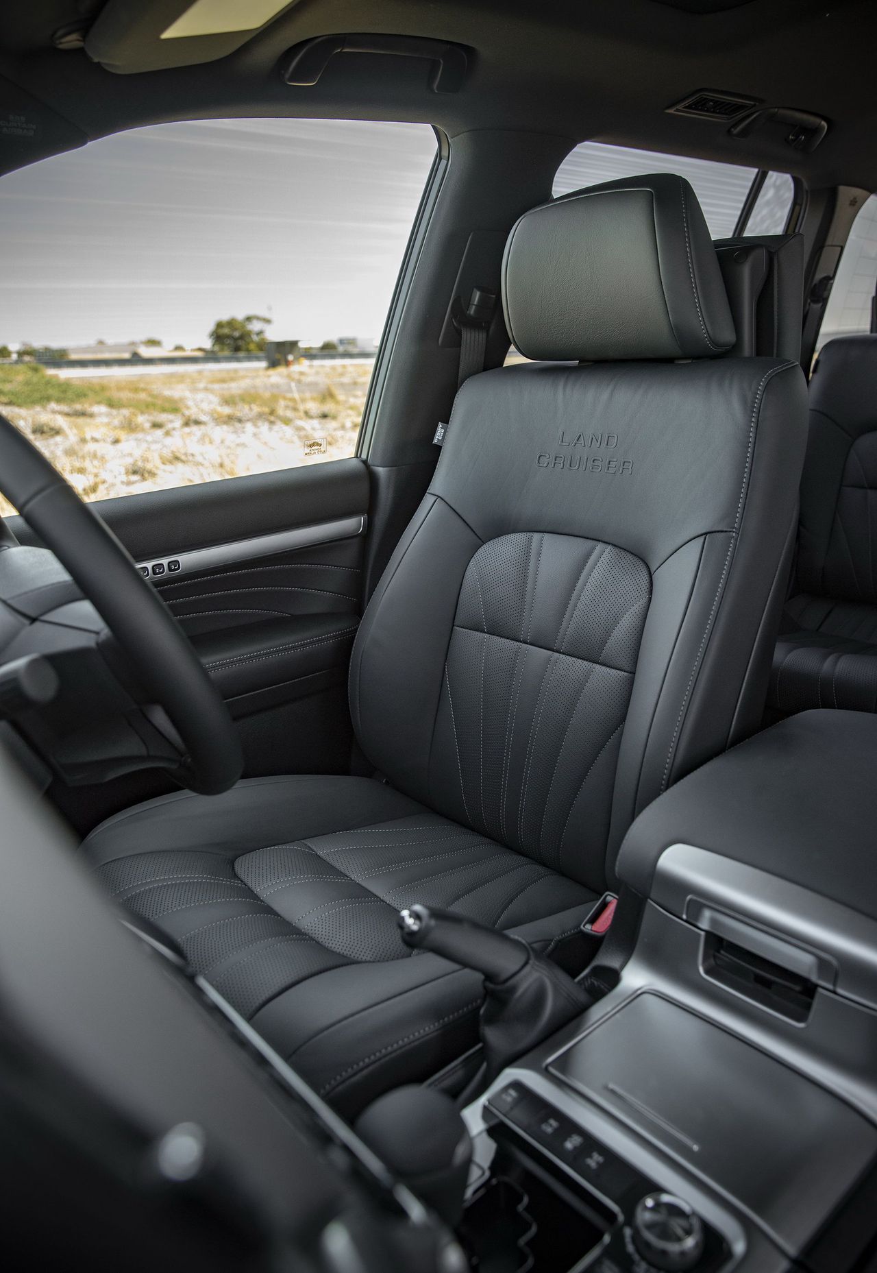 Cận cảnh Toyota Land Cruiser Horizon bản giới hạn