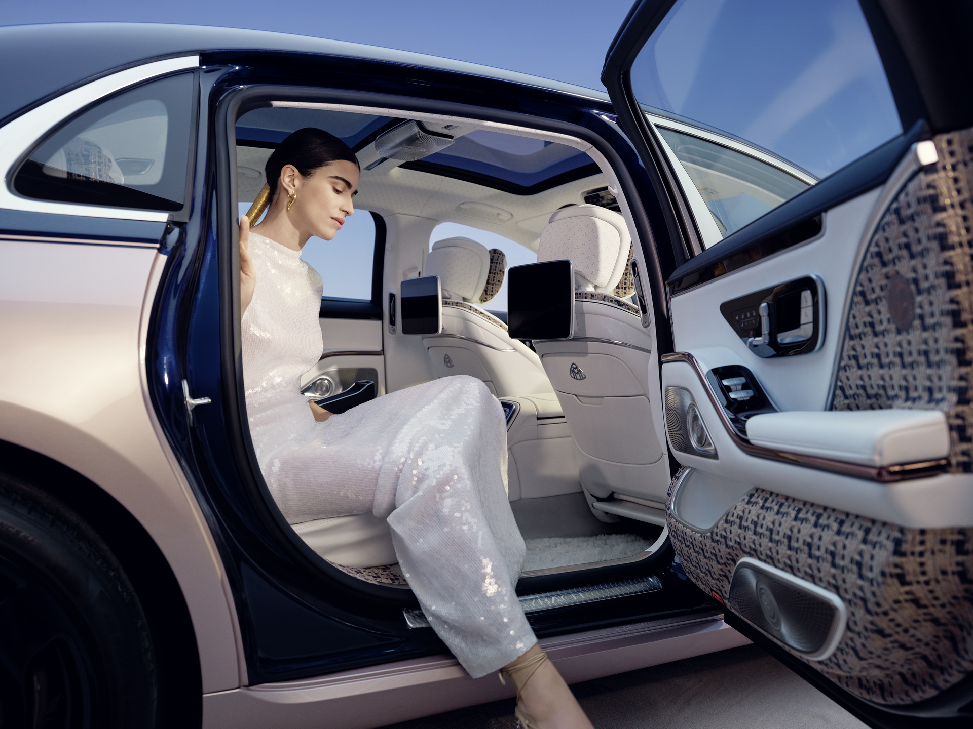 Xe siêu sang Mercedes-Maybach S680 Haute Voiture có gì?