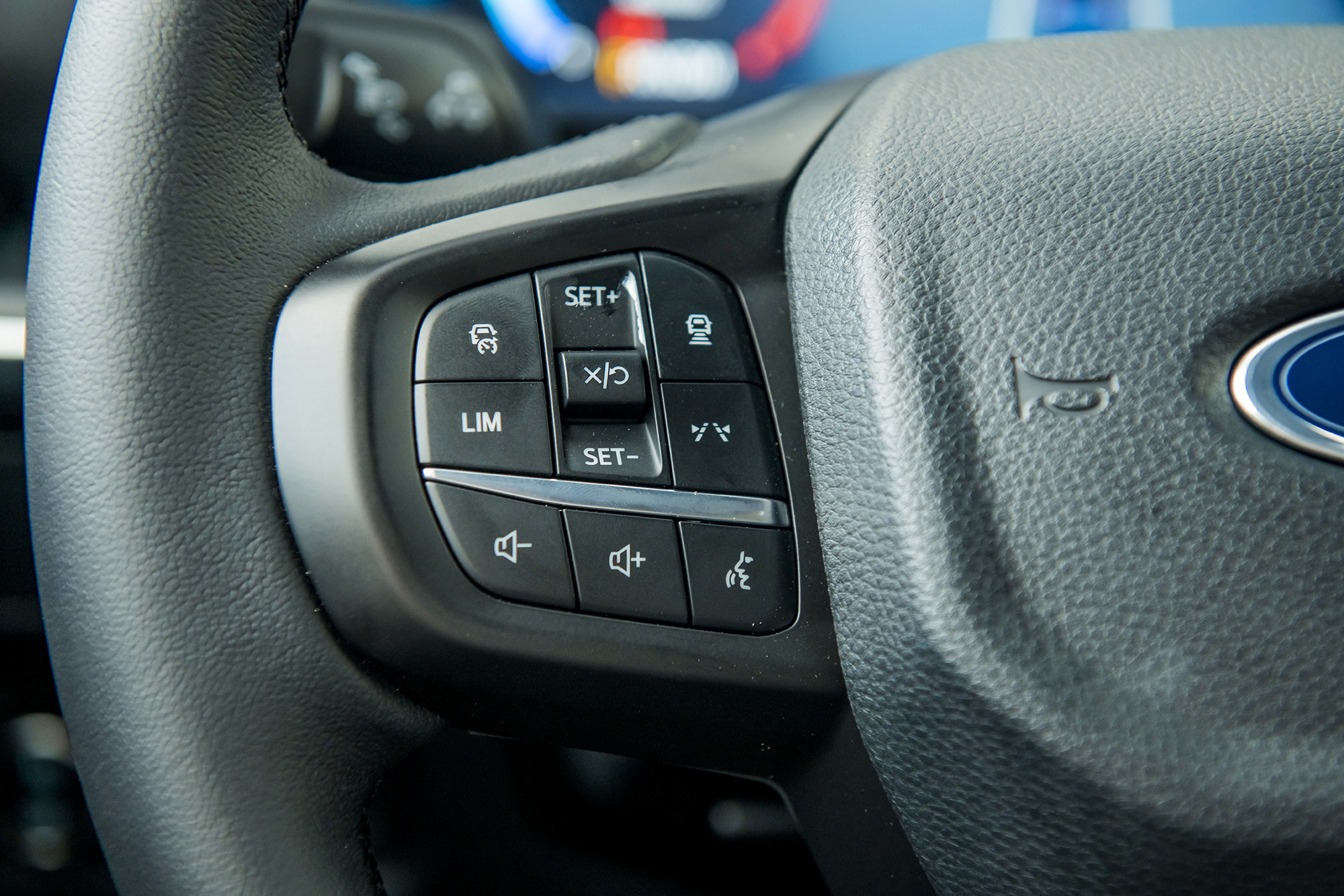 Ford Everest được bổ sung thêm gói trang bị an toàn thông minh