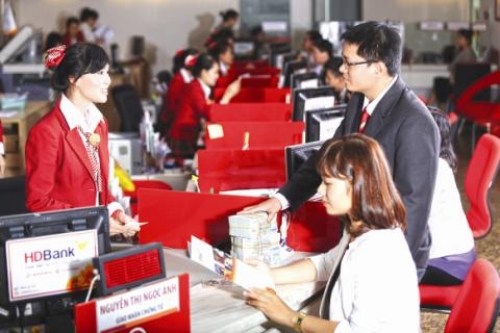 Giảm lãi suất gặp nhiều thách thức