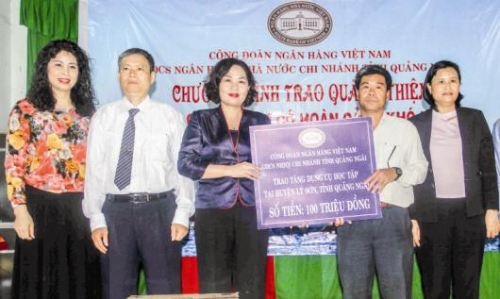 Góp phần thắp sáng tương lai Lý Sơn