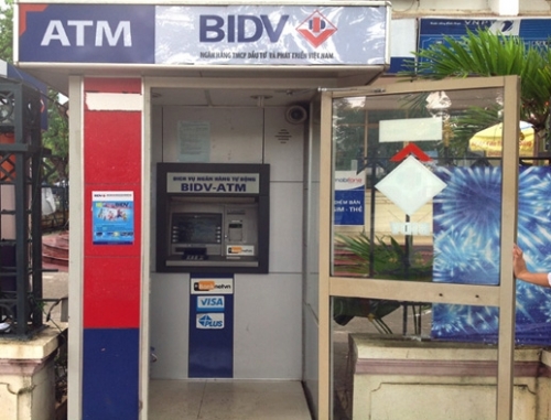 Bất cập quanh việc đặt máy ATM Bất cập quanh việc đặt máy ATM