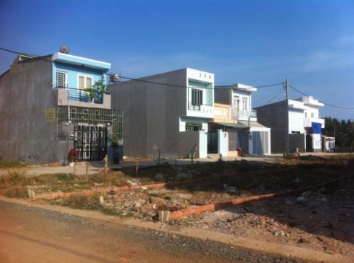 Nhà đất khu dân cư vẫn đắt hàng