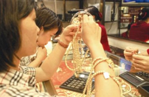 Giá vàng cao, cẩn trọng tích lũy