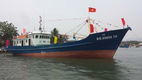 Rầu lòng khi tàu vỏ thép nằm bờ