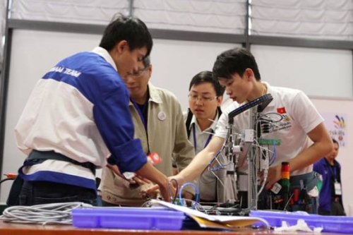 Canh cánh nỗi lo tăng chi phí lao động