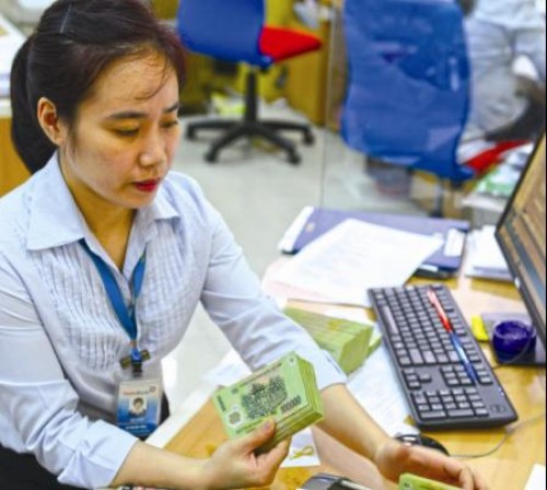 Chính sách tiền tệ đứng trước hai gọng kìm Chính sách tiền tệ đứng trước hai gọng kìm