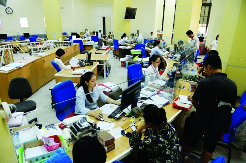 Tái cơ cấu kinh tế: Phải bắt đầu từ thể chế và con người