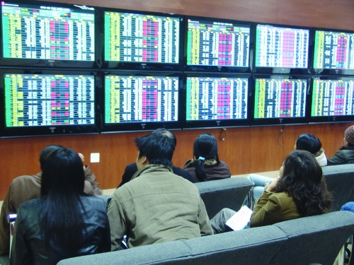 Chính sách tiền tệ tương hỗ thị trường chứng khoán