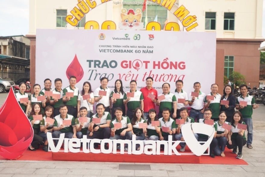 “Vietcombank 60 năm: Trao giọt hồng – Trao yêu thương”