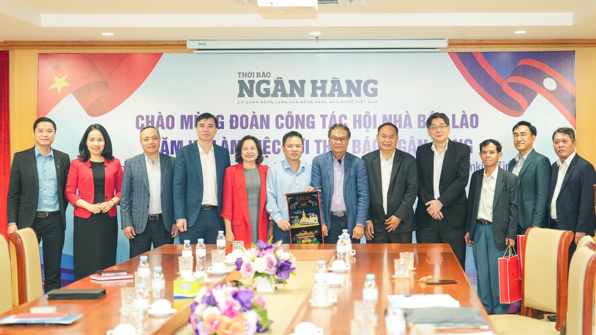 thoi bao ngan hang chia se kinh nghiem chuyen doi so voi bao chi lao