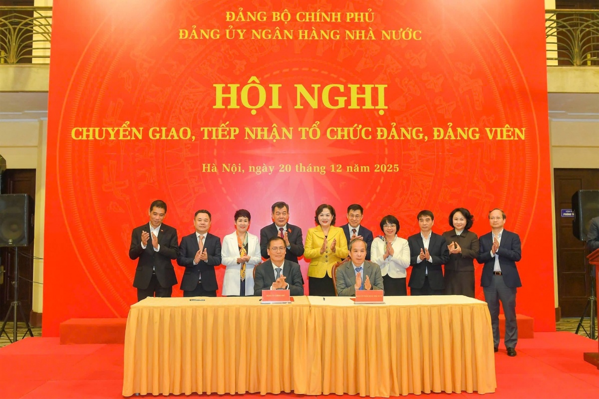 tiep nhan 6 to chuc dang ve truc thuoc dang bo ngan hang nha nuoc